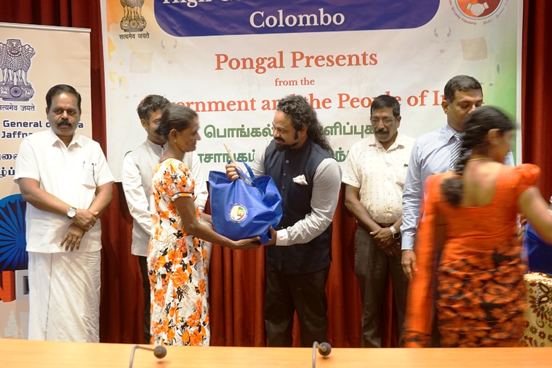 கிளிநொச்சி மாவட்டத்தைச் சேர்ந்த 200 பேருக்கு பொங்கல் பானைகள் வழங்கி வைப்பு!