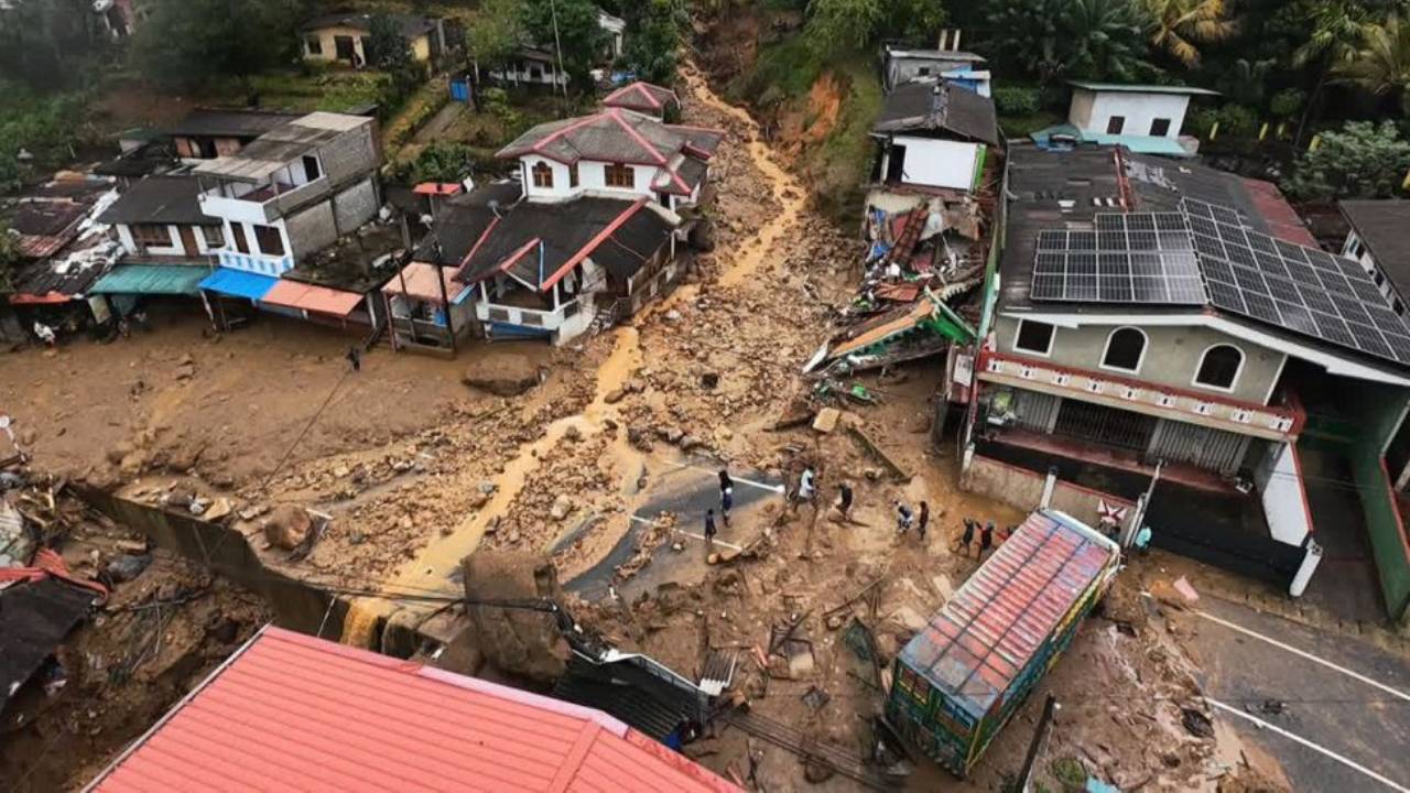 5 இலட்சம் ரூபா நிவாரணப் பணிகளிலிருந்து விலகிய கிராம அலுவலர்கள்!