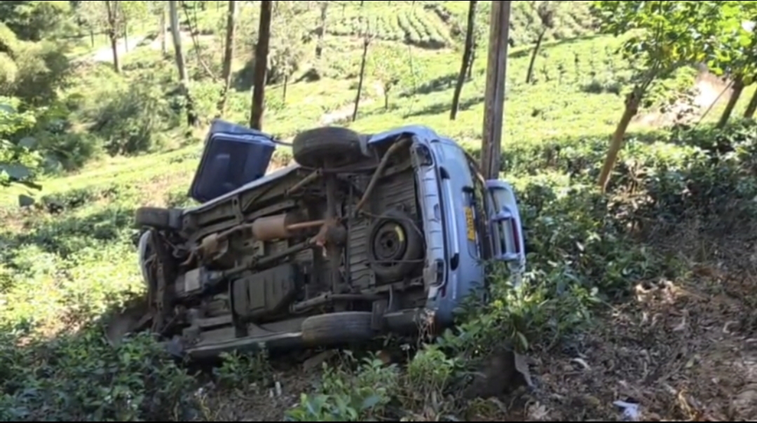 ஹற்றன் – நுவரெலியா பிரதான வீதியில் வேன் ஒன்று பள்ளத்தில் கவிழ்ந்து விபத்து – சிறுவன் ஒருவர் படுகாயம்!