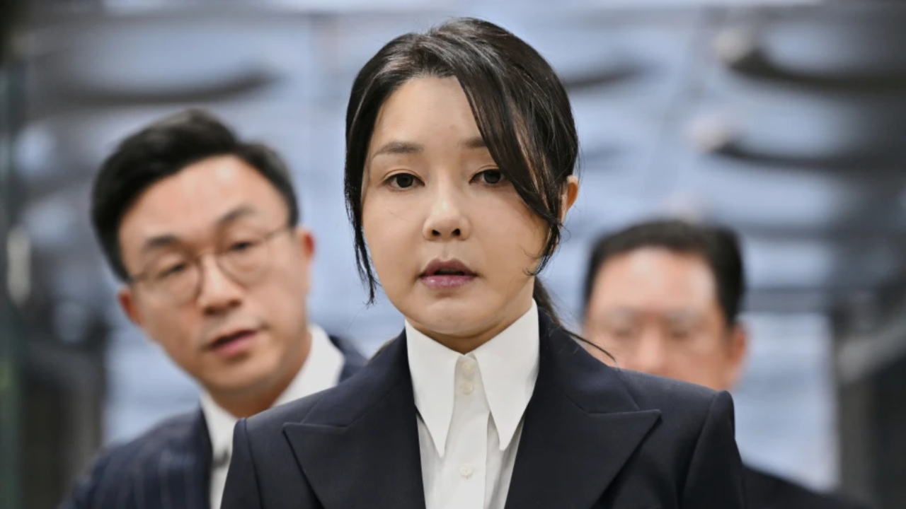 தென்கொரியாவின் முன்னாள் முதல் பெண்மணிக்கு 20 மாத சிறைத்தண்டனை!