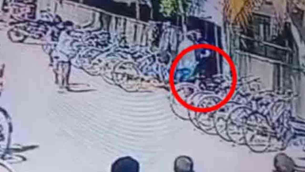 ஆசிரியர் மீது கூரிய ஆயுதத்தால் தாக்குதல்