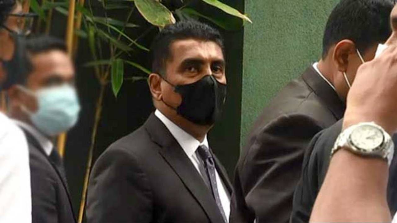 முன்னாள் அமைச்சர் ஜோன்ஸ்டன் பெர்னாண்டோ நிதி குற்றப் புலனாய்வுப் பிரிவினரால் கைது!