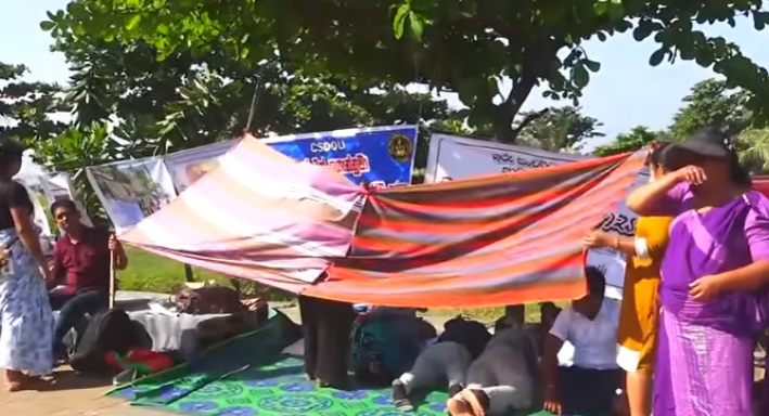 ஆசிரியர் அபிவிருத்தி உத்தியோகத்தர்கள் குழுவினால் சத்தியாக்கிரகப் போராட்டம்