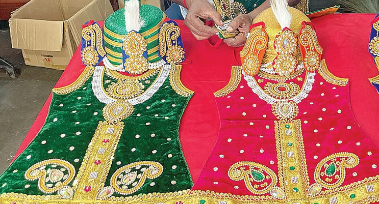 மலேசியா முருகனுக்கு பழனியில் தயாரான ராஜ அலங்கார உடை