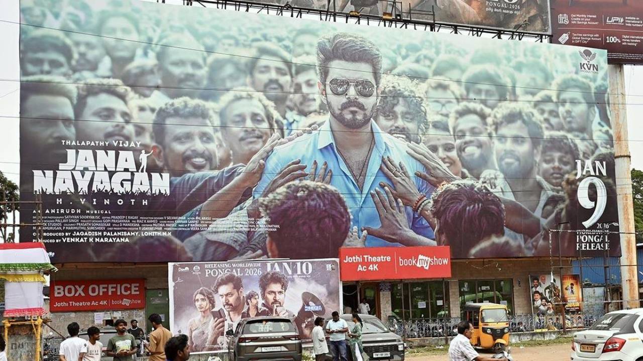 ஜனநாயகன் சான்றிதழ் விவகாரம்; இந்திய உயர் நீதிமன்றை அணுகிய தயாரிப்பாளர்கள்!