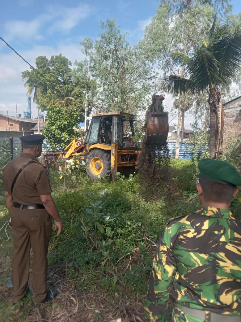 ஏறாவூர் மீராக்கேணியில் ஆயுதங்களை தேடி நிலத்தை தோண்டும் நடவடிக்கை முன்னெடுப்பு