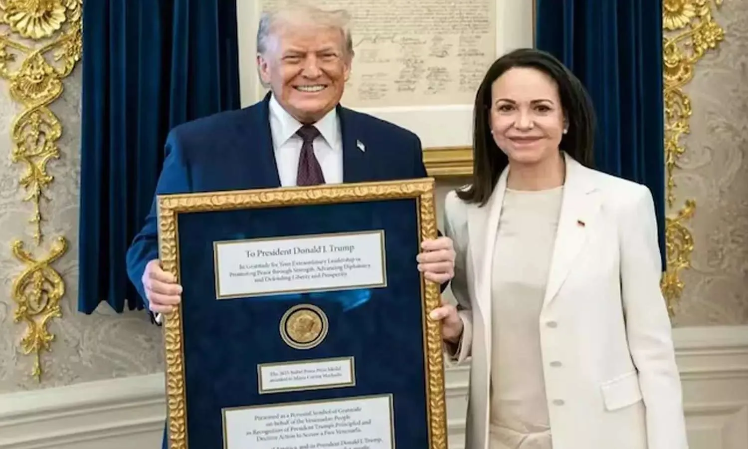 ட்ரம்புக்கு நோபல் பதக்கம் வழங்கிய வெனிசுலாவின் எதிர்க்கட்சித் தலைவர் – உறுதிப்படுத்தியது வெள்ளை மாளிகை !