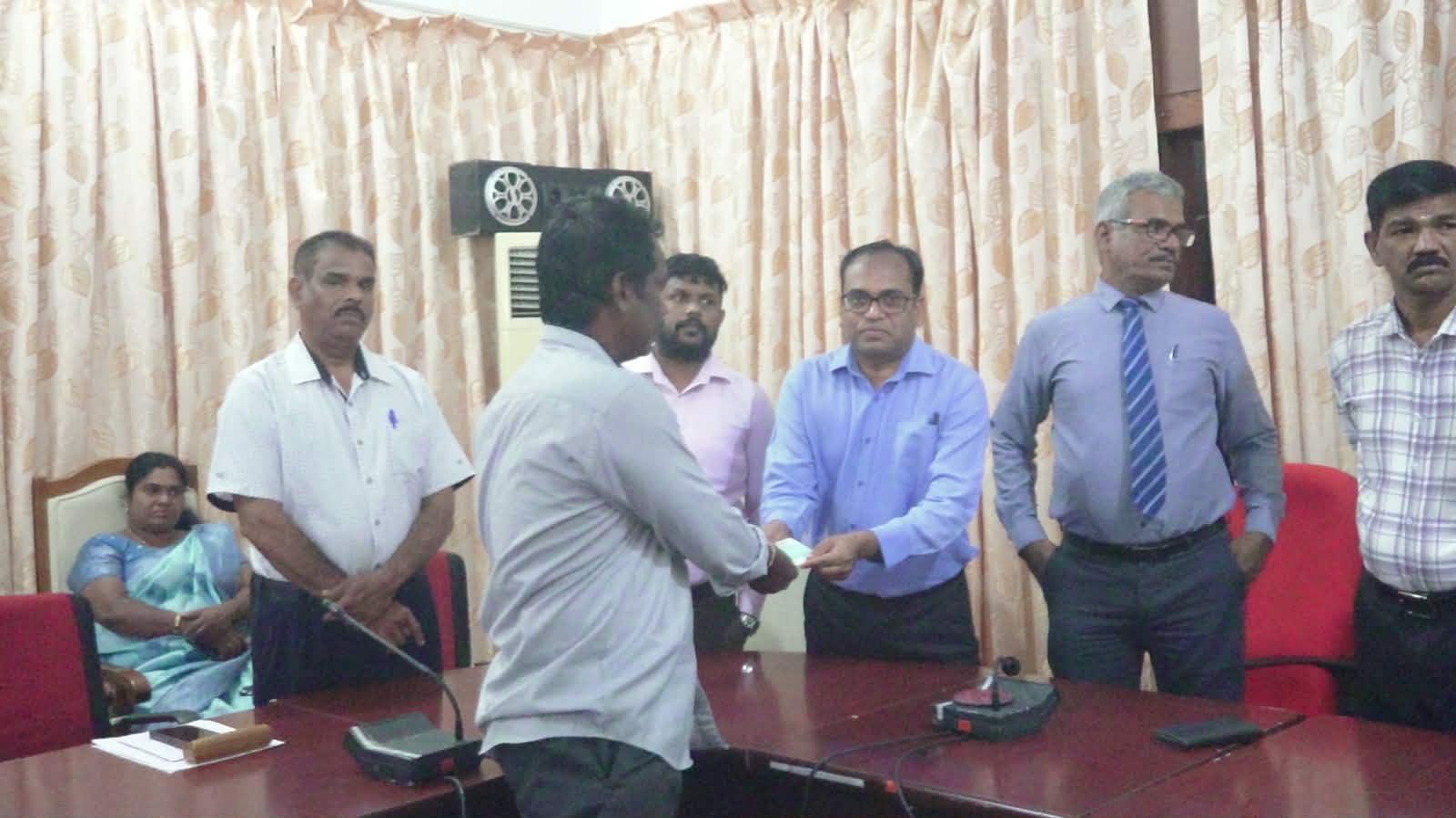 மன்னார் மாவட்டத்தில் டிட்வா புயலால் சேதமடைந்த வழிபாட்டு தலங்களுக்கு நிதி வழங்கி வைப்பு