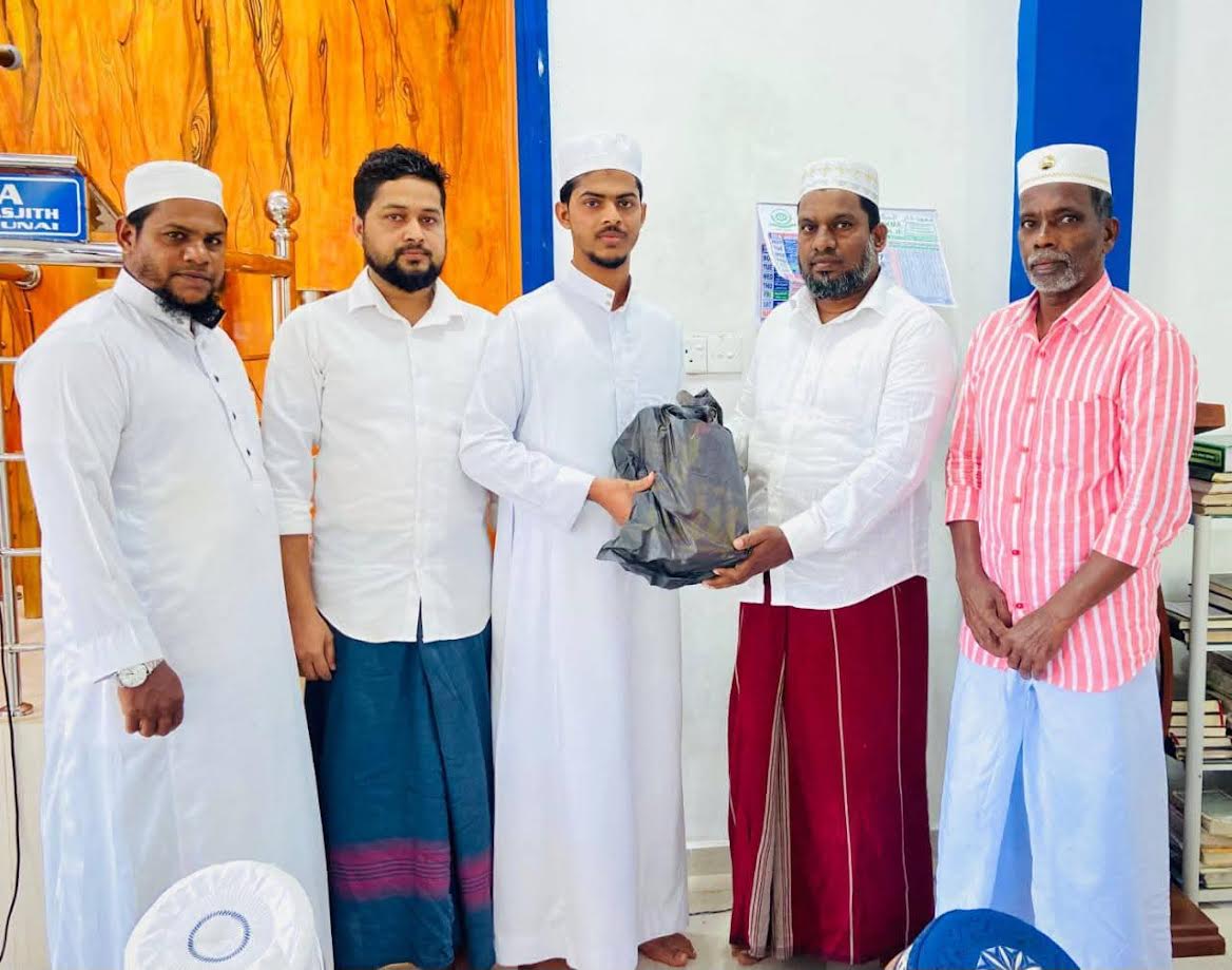 ஆலிம்களாக பட்டம் பெற்று வெளியேறியவர்களை அறிமுகம் செய்து கெளரவிக்கும் நிகழ்வு