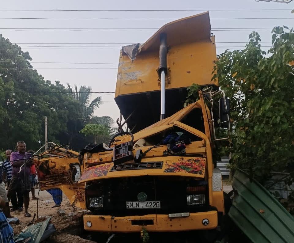 டிப்பர் விபத்து – இருவர் உயிரிப்பு