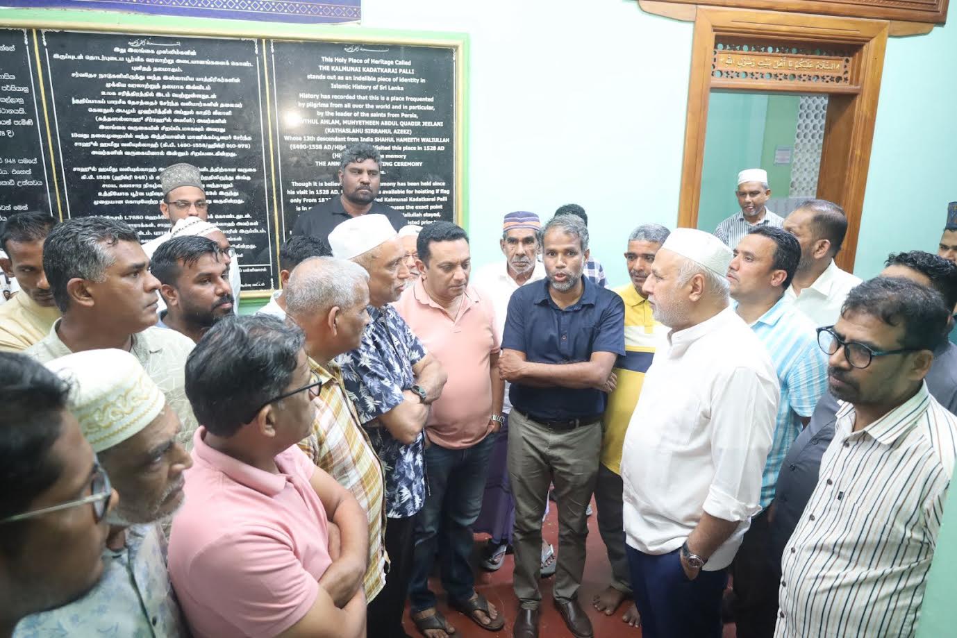 கல்முனை,மாளிகைக்காடு கடலரிப்பினால் பாதிப்பு-  ரவூப்  ஹக்கீம் குழுவினர் பார்வை