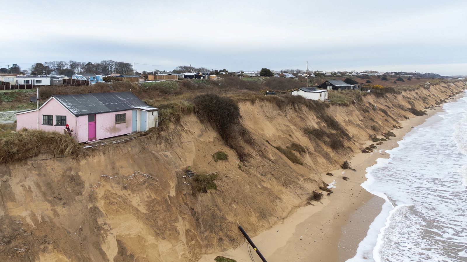 கோரெட்டி புயலின் தாக்கத்தால் பல பகுதிகளில் வீடுகள் இடியும் அபாயம் – பொதுமக்களை வெளியேறுமாறு அறிவுறுத்தல்!