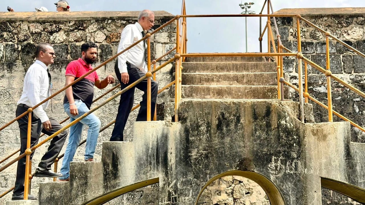 யாழ்ப்பாண கோட்டை மீளமைப்பு தொடர்பில் சுமந்திரன் நேரில் ஆய்வு!