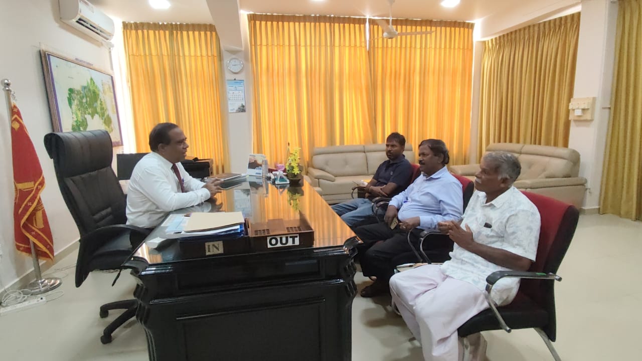 கொக்குத்தொடுவாயில் தமிழ் மக்களின் காணிகளை ஊடறுத்து யானைவேலி செயற்பாடு – முல்லை மாவட்டசெயலரின் கவனத்திற்கு !