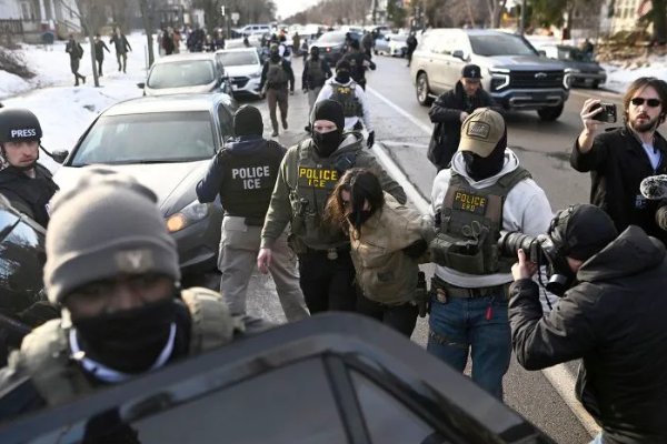 அமெரிக்காவில் குடிவரவு அதிகாரிகளுக்கு புதிய உத்தரவு