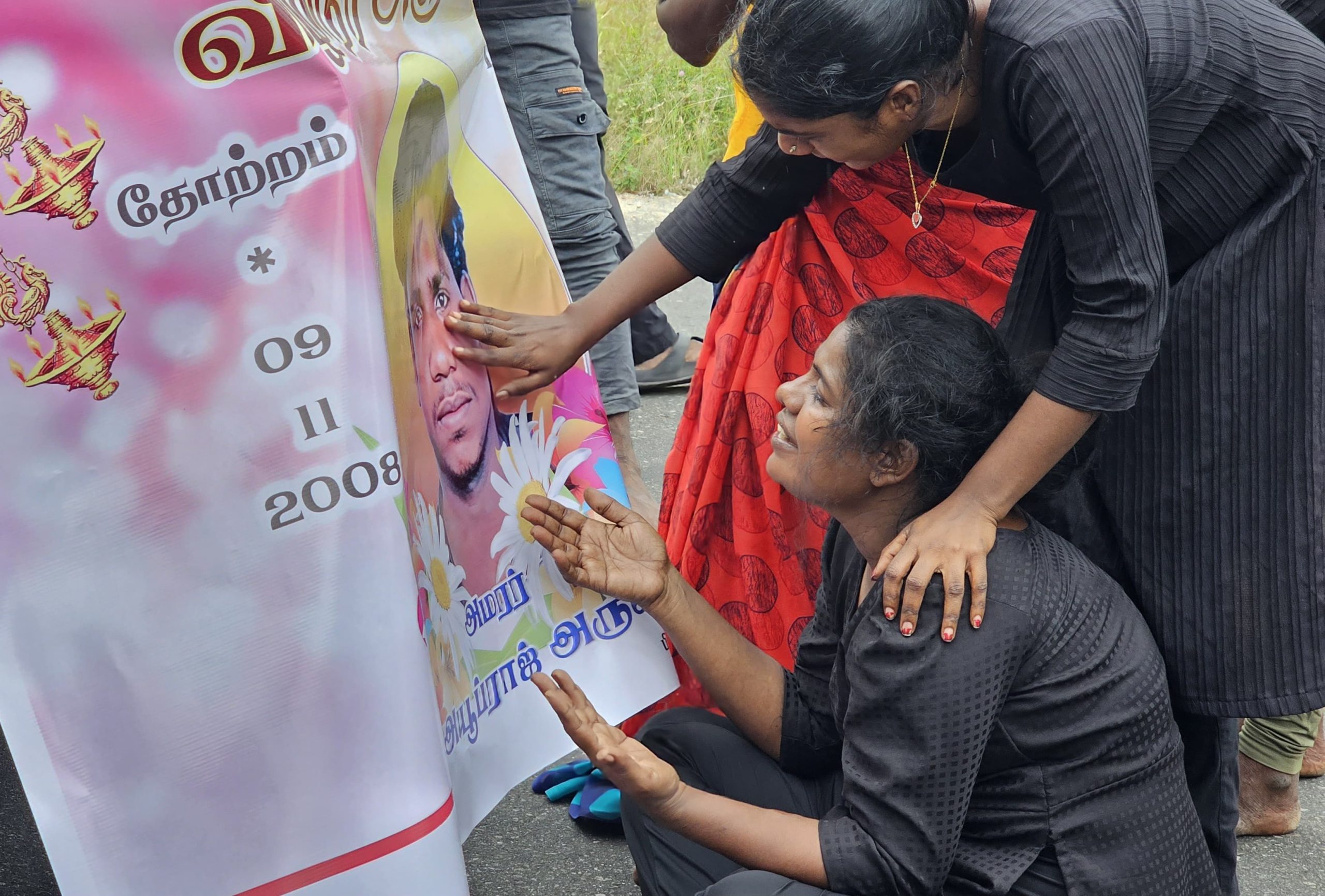 அல்லைப்பிட்டியில் பொலிசாரின் துப்பாக்கிச்சூட்டில் உயிரிழந்த சிறுவனின் உடல் நல்லடக்கம்!