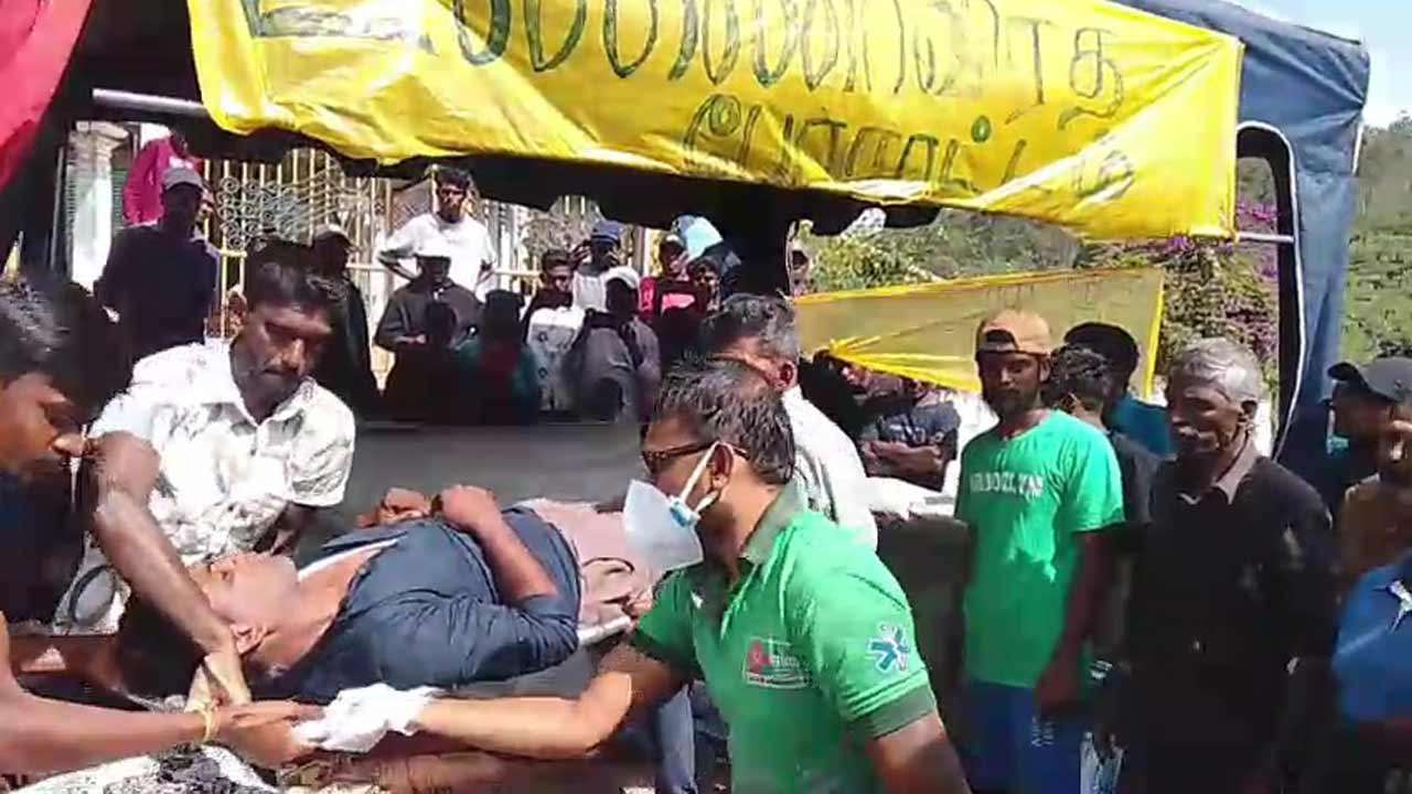 உண்ணாவிரதப் போராட்டத்தில் ஈடுபட்டிருந்த தொழிலாளர்களில் மூவர், வைத்தியசாலையில்!