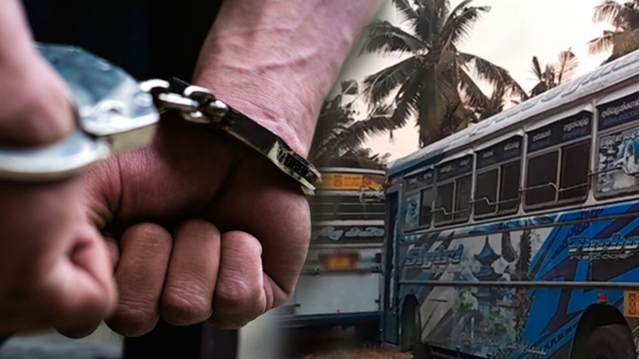 அதிவேகமாக ஒன்றுடன் ஒன்று போட்டியிட்டுச் சென்ற பேருந்துகள் விபத்து