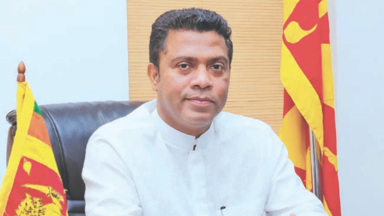 பங்களாதேஷின் புதிய அரசாங்கப் பதவியேற்பு நிகழ்வில் அமைச்சர் நளிந்த ஜெயதிஸ்ஸ!