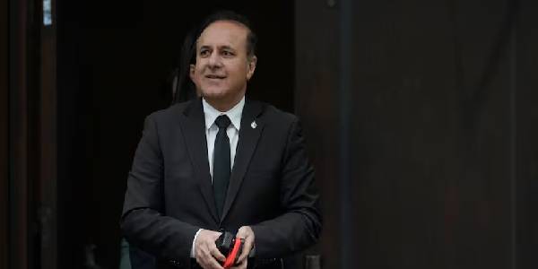 அரசு ஊழியர்களின் 4 நாள் வருகை: போதுமான இடவசதி உள்ளதா? கனடா திறைசேரி சபை விளக்கம்!