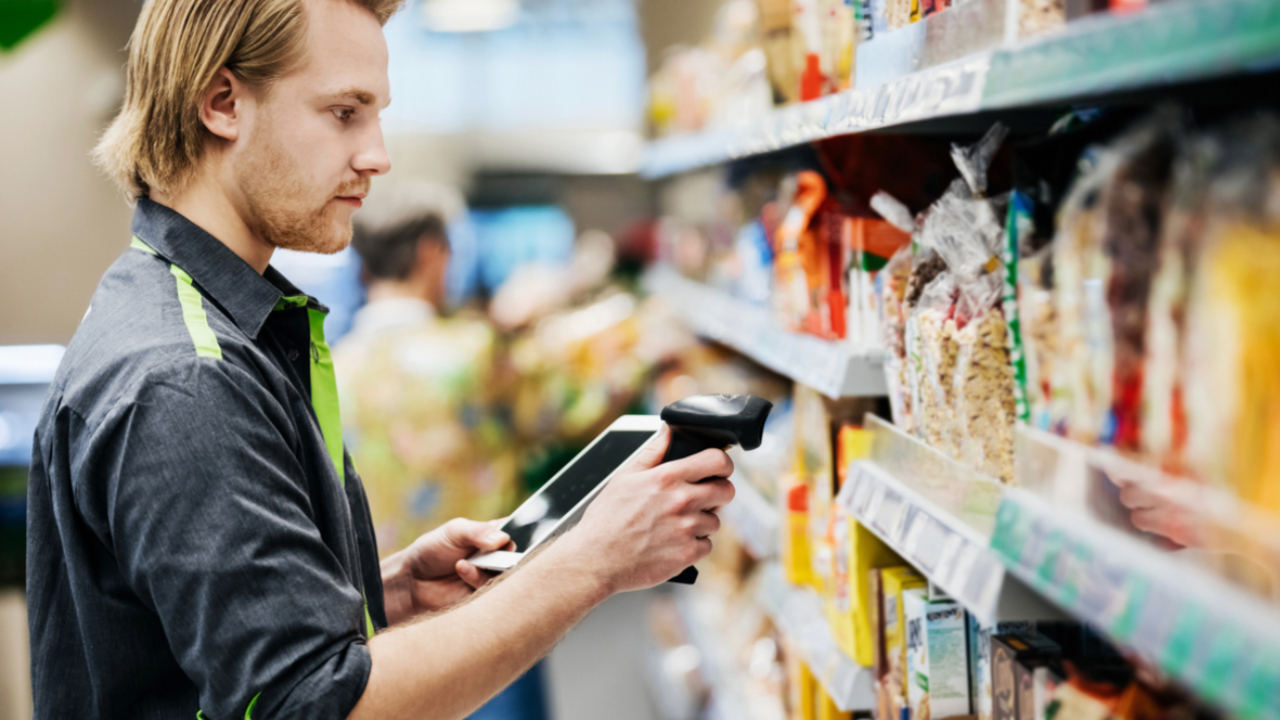 ஊழியர்களின் பணி நேரத்தை குறைப்பதற்கு இங்கிலாந்து சில்லறை விற்பனையாளர்கள் திட்டம்!