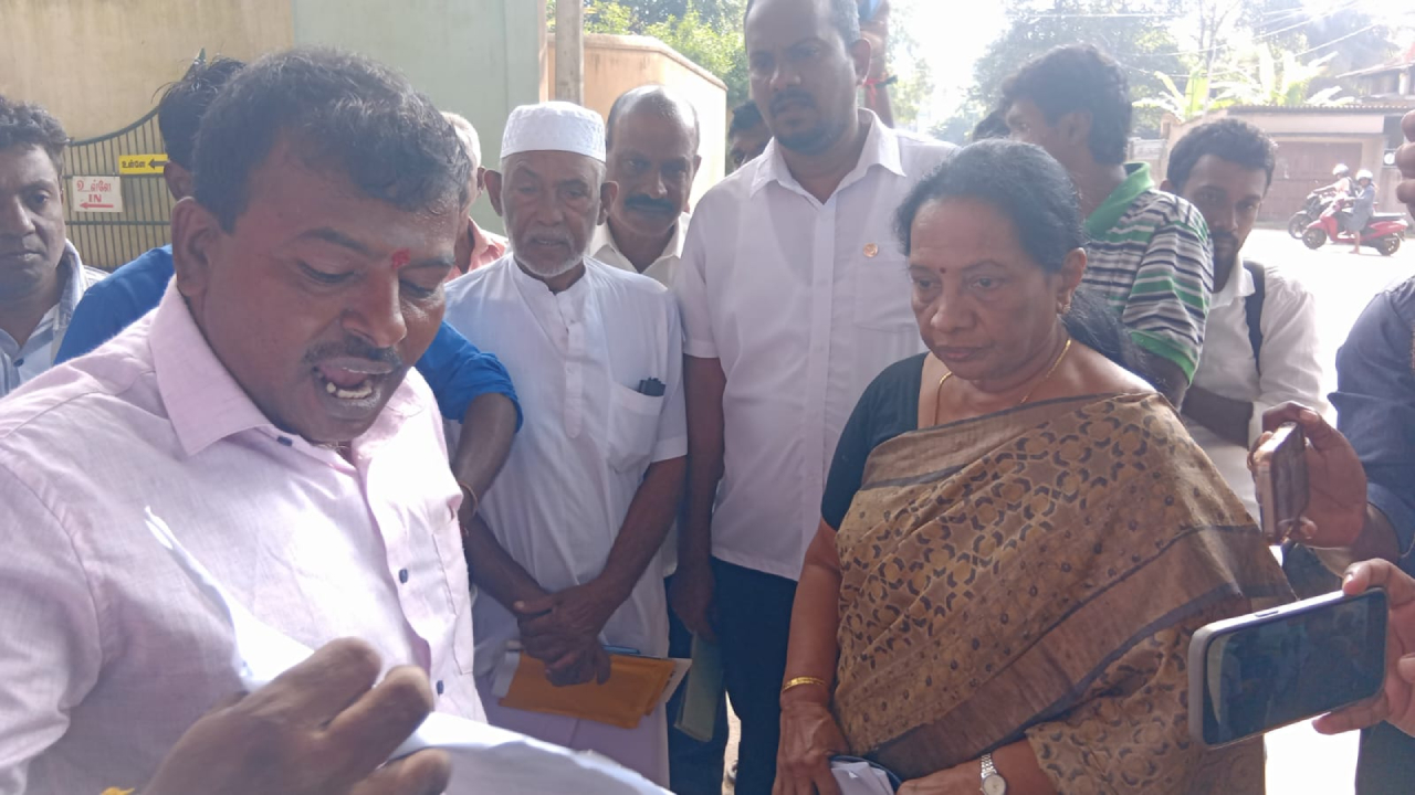 யாழ். பழக்கடை விவகாரம்; முதல்வரின் செயலில் சந்தேகம் – முன்னாள் முதல்வர் யோகேஸ்வரி காட்டம்!