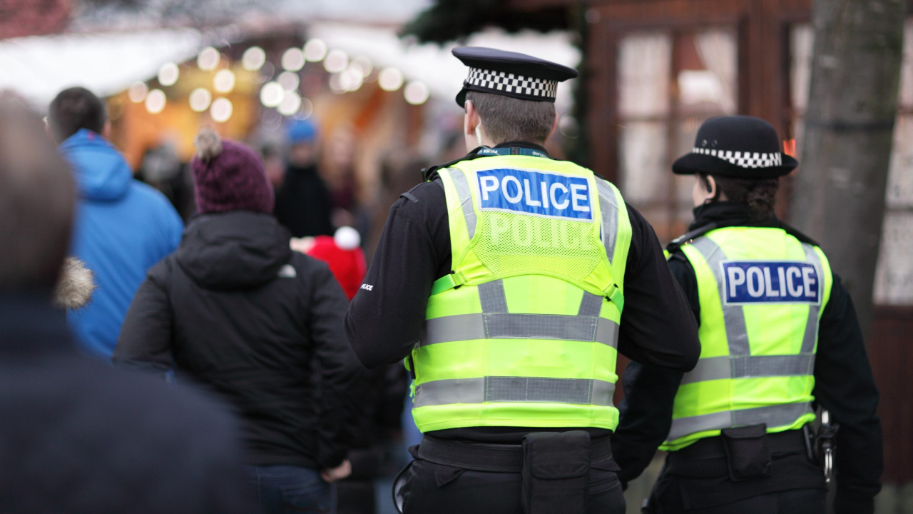 சிறுவர்கள் மீதான பாலியல் துஷ்பிரயோகம்; இங்கிலாந்தில் மாதமொன்றுக்கு 1,000 பேர் கைது!