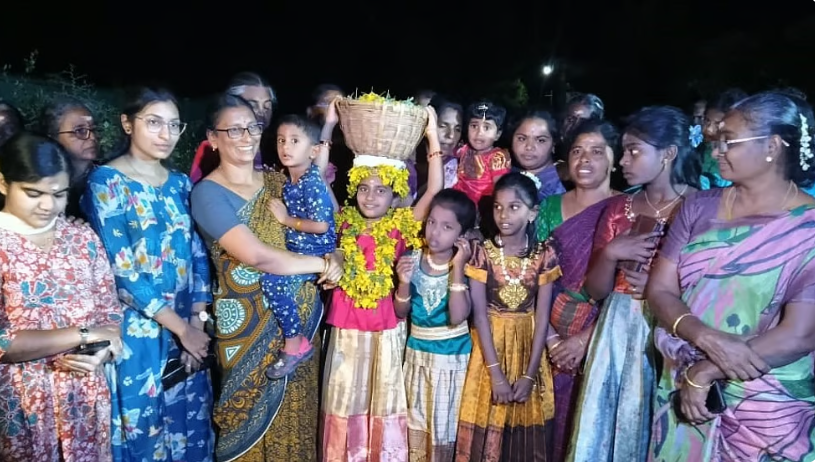 சிறுமியை நிலாப்பெண்ணாக தேர்வு செய்து வழிபாடு