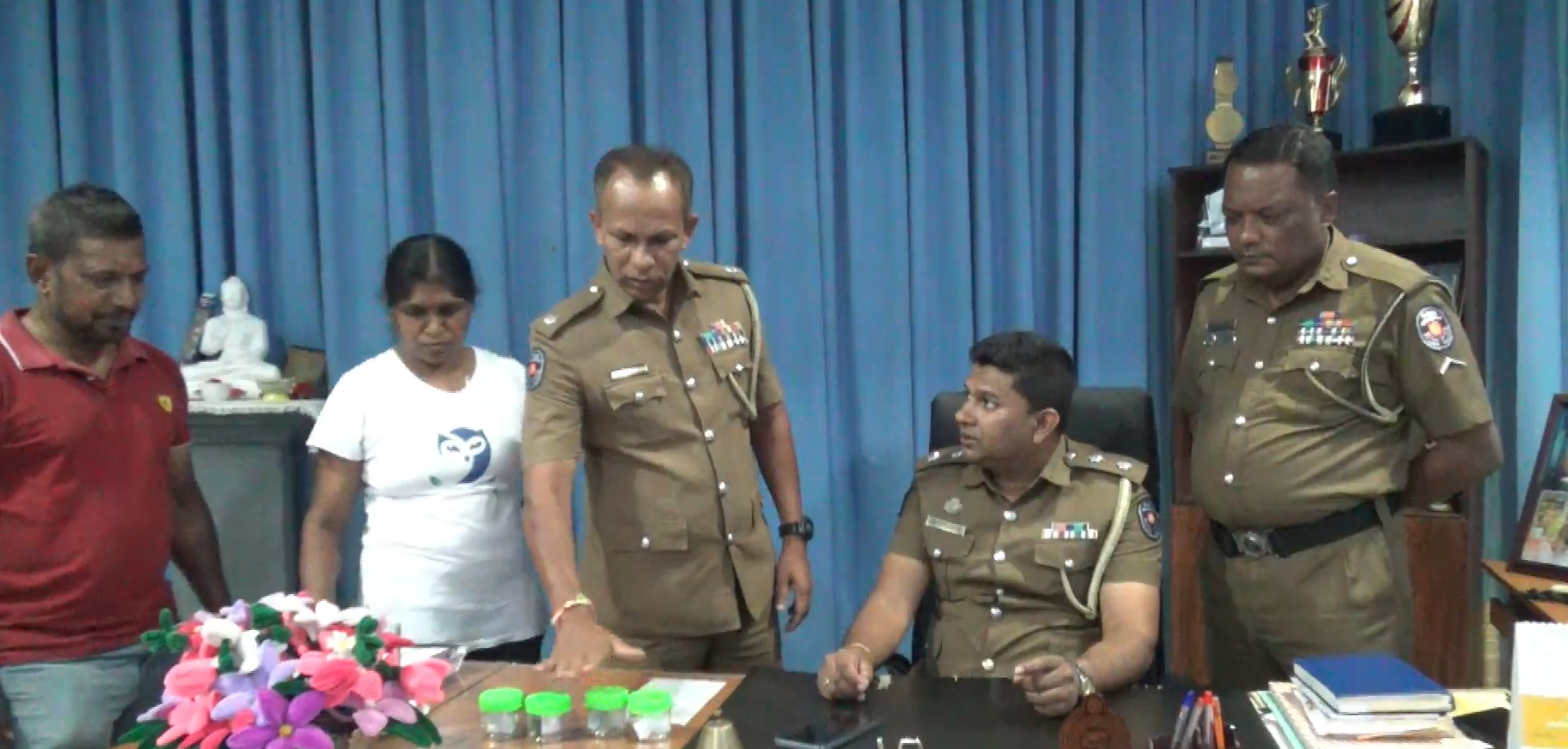 புத்தர் சிலைகளில் பூசப்பட்ட தங்கமுலாமினை திருடிய நபர்கள் கைது!