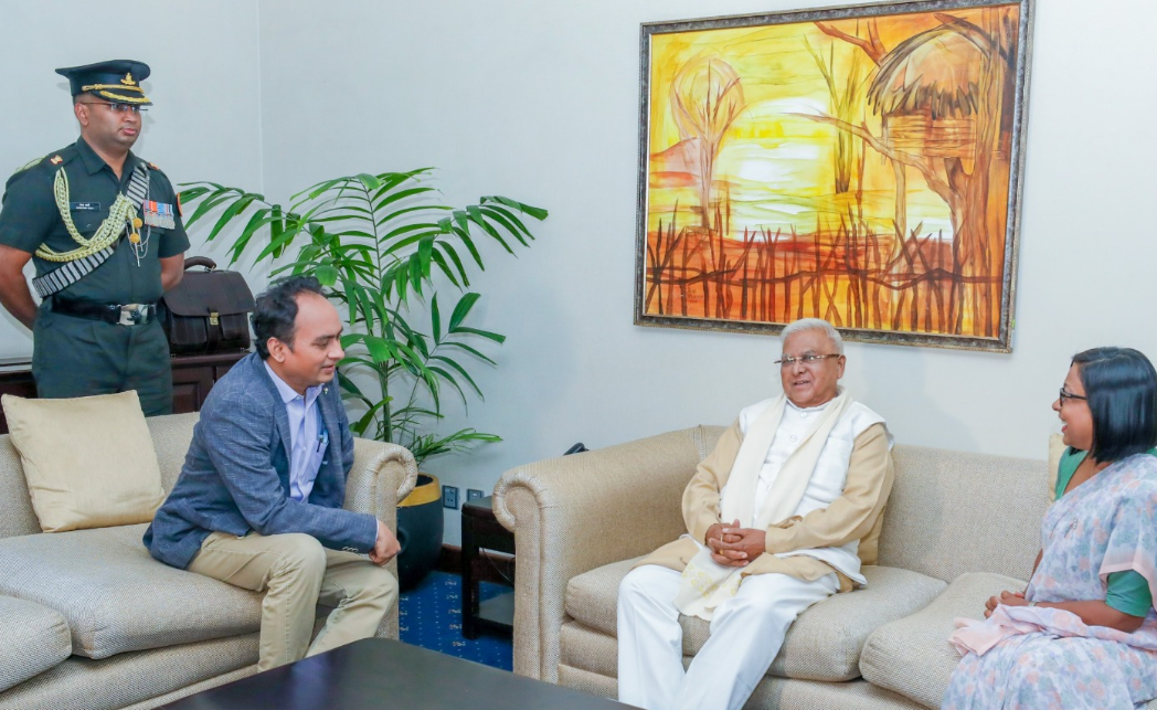 புத்த பெருமானின் புனிதச் சின்னங்களை கொண்டு செல்வதற்காக இந்திய தூதுக்குழு வருகை