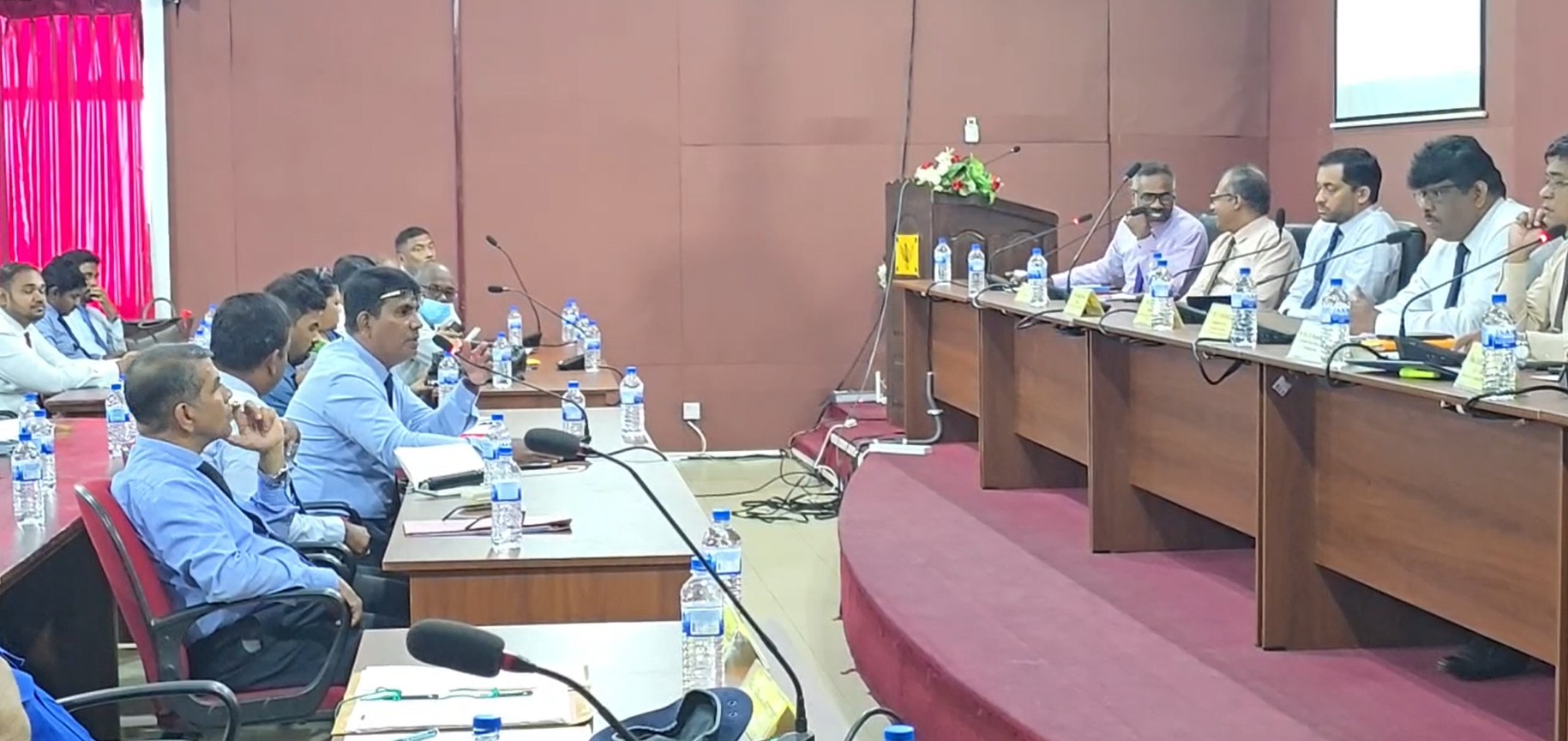 கரைவலை மீன்பிடி நடவடிக்கைகளுக்கு டிராக்டர்கள் பயன்படுத்துவது முற்றாக தடை – பிரதி அமைச்சர் திட்டவட்டம்!