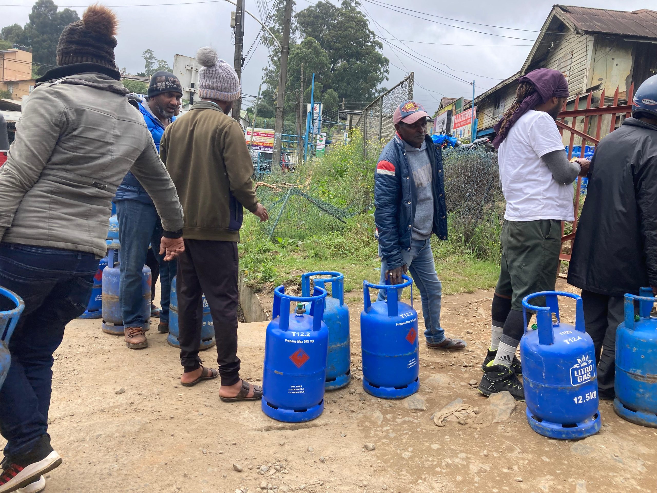 நுவரெலியாவில் சமையல் எரிவாயு தட்டுப்பாடு – நுகர்வோர் பெரும் சிரமம்
