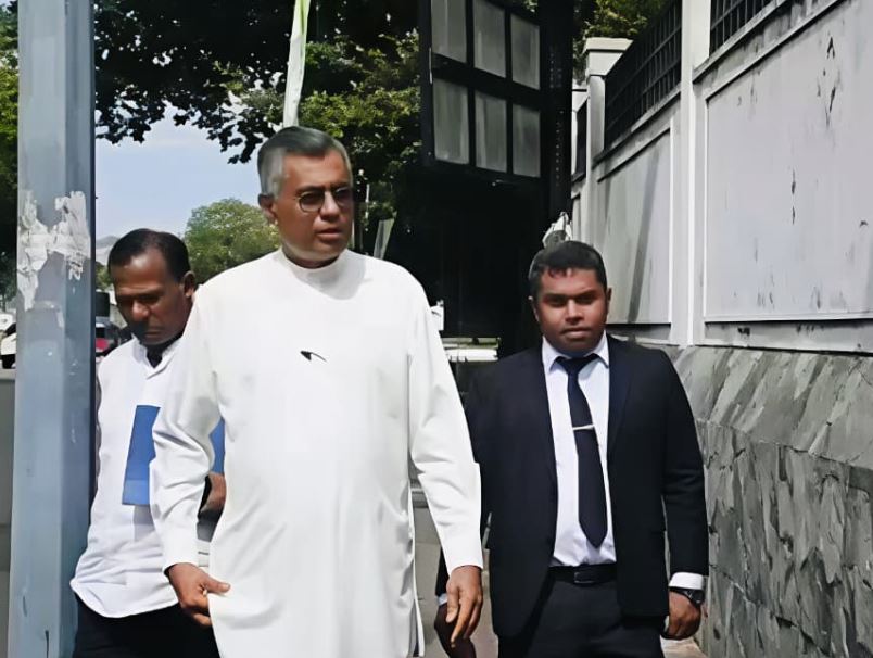 பாட்டலி சம்பிக்க ரணவக்க இலஞ்ச ஊழல் விசாரணை ஆணைக்குழுவில் முறைப்பாடு