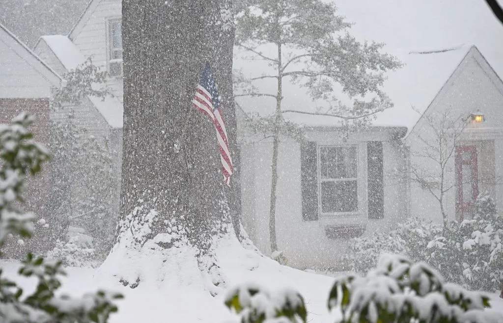 அமெரிக்காவில் பனியுடன் கூடிய வானிலை