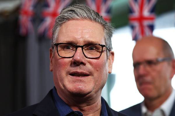 எப்ஸ்டீன் ஆவண விவகாரம் : பிரித்தானிய ஆளும் கட்சிக்குள் பிளவு!