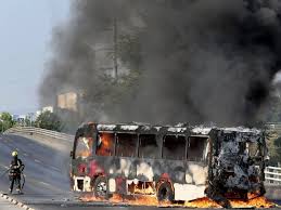 தென்மேற்கு மெக்ஸிகோவில் வலுக்கும் வன்முறைகள் –  கனடாவின் பல பகுதிகளுக்கும் வீதி தடை!