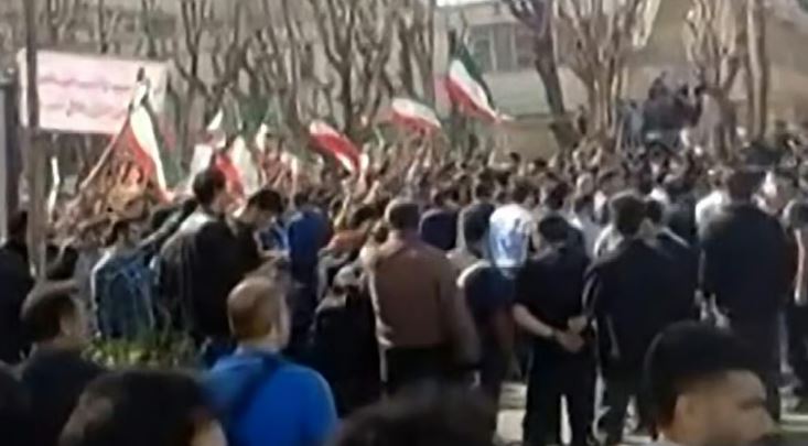 ஈரானில் பதற்றம் :இந்தியர்களை உடனடியாக வெளியேறுமாறு  அறிவுறுத்தல்