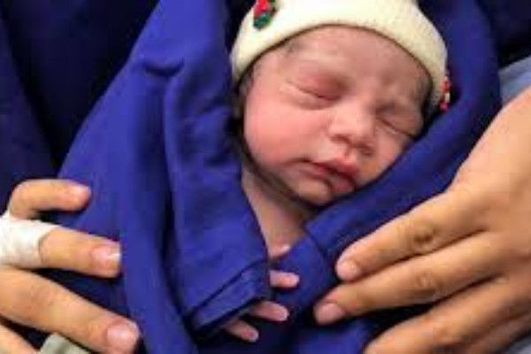 கருப்பை மாற்று அறுவை சிகிச்சைக்கு பின் பிறந்த குழந்தை