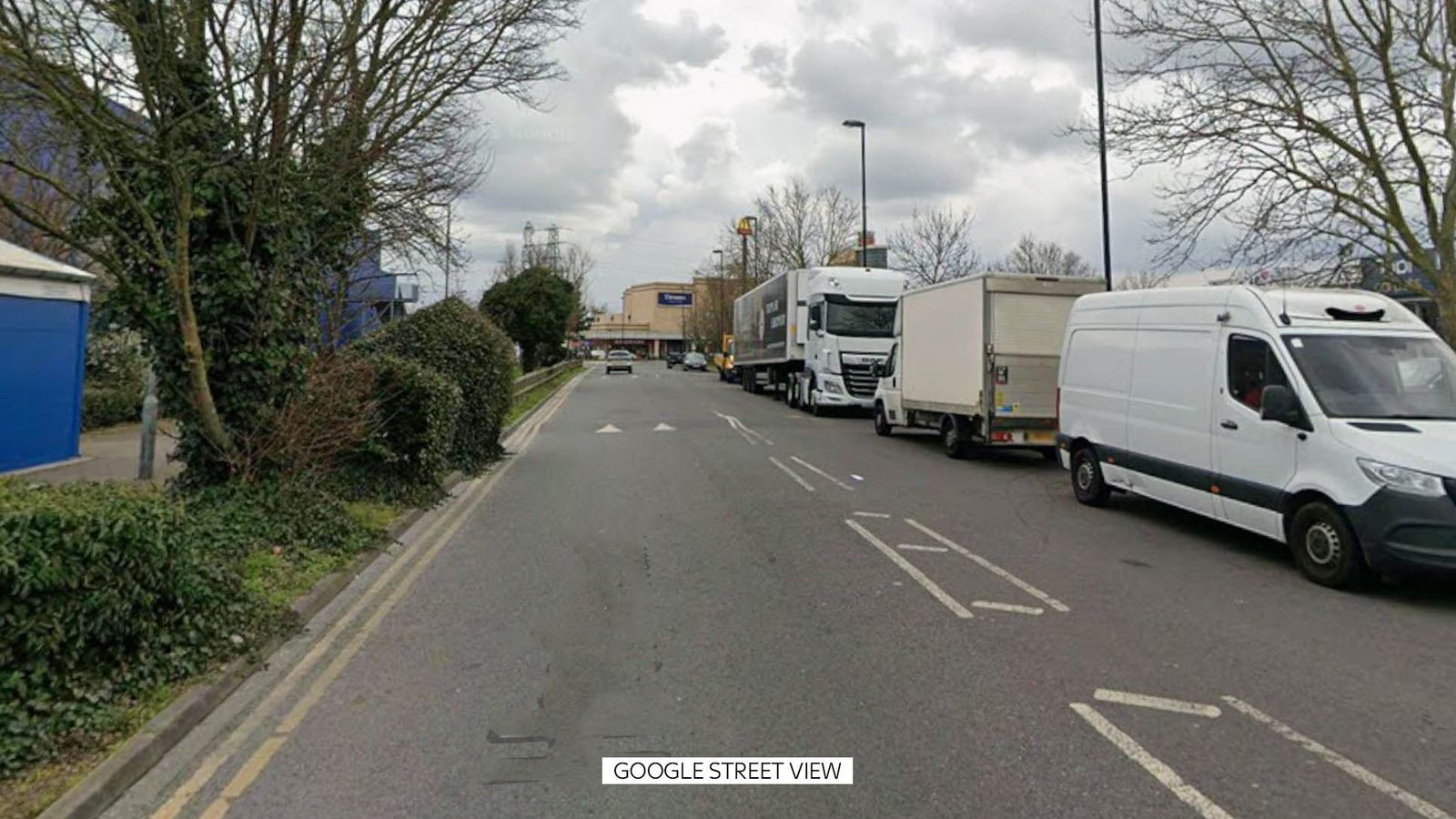 லண்டனில் இடம்பெற்ற கத்திக்குத்து சம்பவம் தொடர்பில் மூவர் கைது!