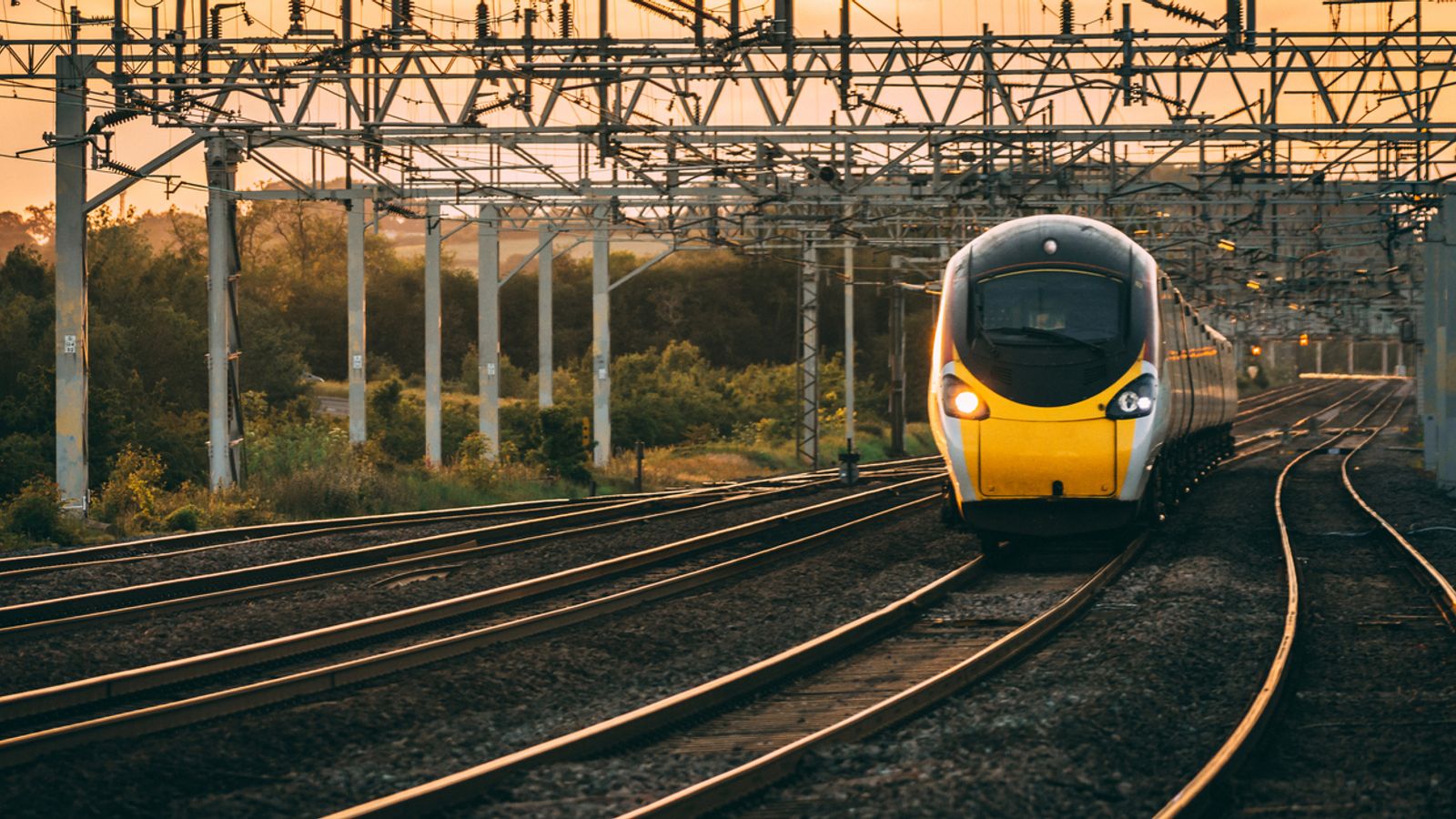 பிரித்தானியாவில் ரயில் ஓட்டுநர்களுக்கான வயதெல்லை 18 ஆக குறைப்பு!