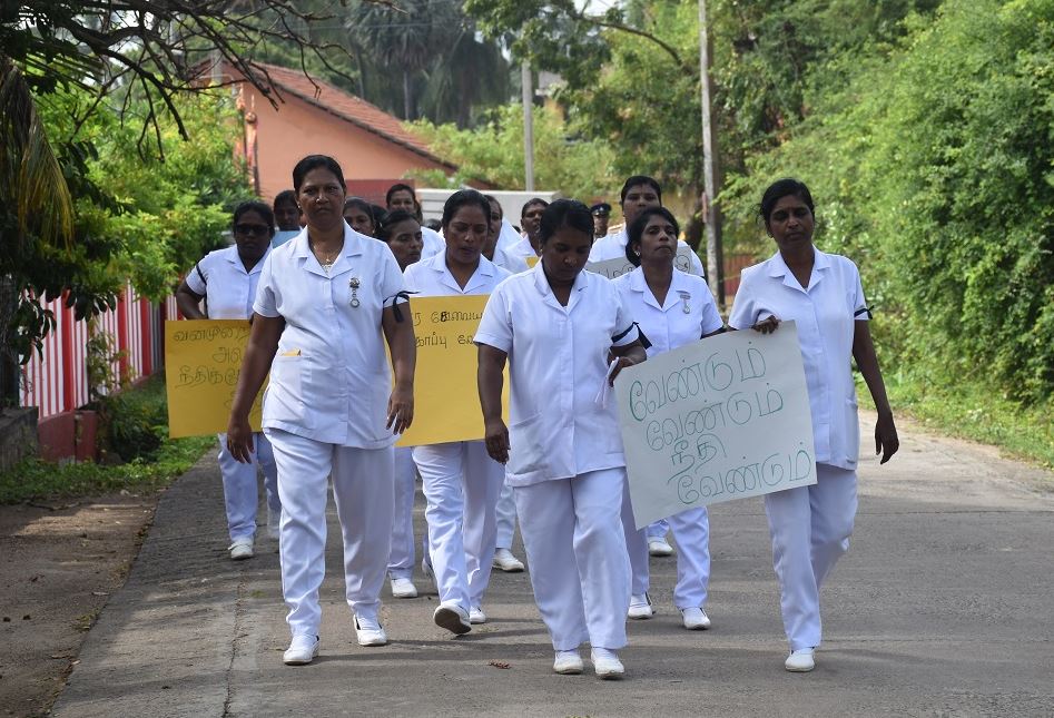 மன்னாரில் குடும்ப நல உத்தியோகத்தர்கள் கவனயீர்ப்பு போராட்டம்