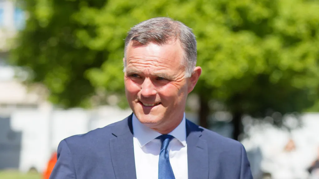 முதியவர் மீது ஹாக்கி மட்டையால் தாக்குதல்: பிரபல குதிரைப் பந்தயப் பயிற்சியாளர் மீது வழக்கு!