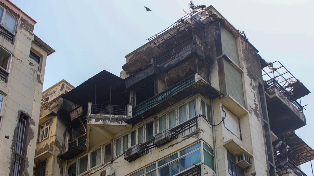 டெல்லி குடியிருப்பு கட்டிடத்தில் தீ விபத்து; சிறுவர்கள் உட்பட 7 பேர் உயிரிழப்பு!