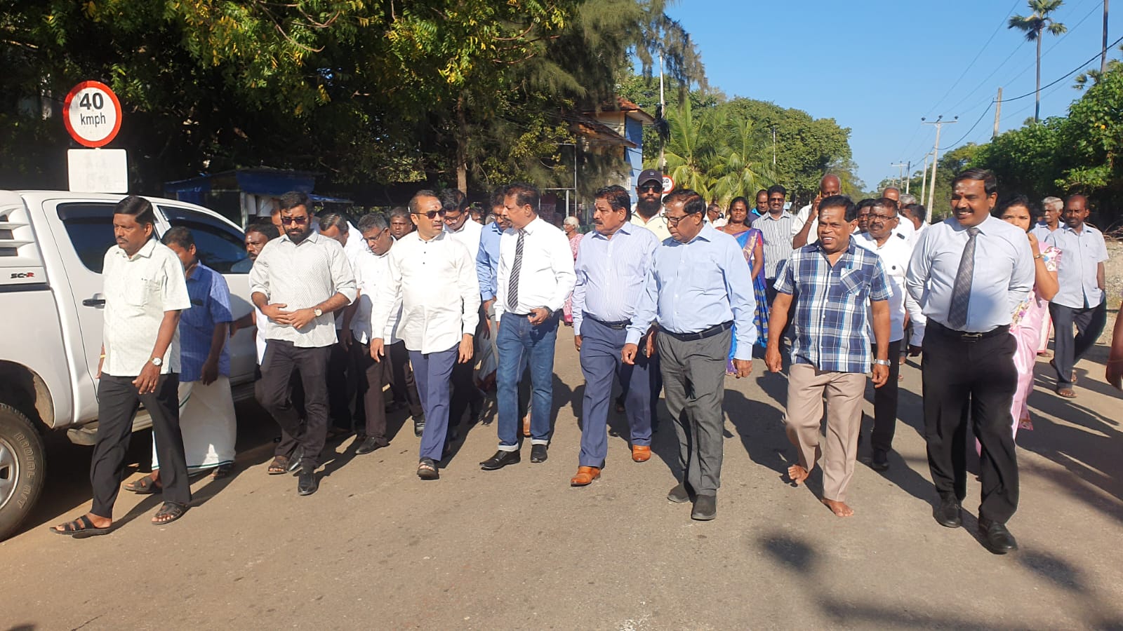 யாழ்.காரைநகர் சுற்று வட்ட வீதி அபிவிருத்தி பணிகள் ஆரம்பம்!