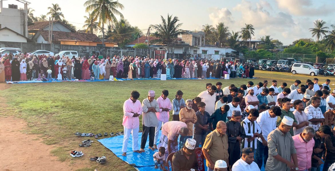 மர்யம் பள்ளிவாசலின் ஏற்பாட்டில் யாழில் திடல் தொழுகை