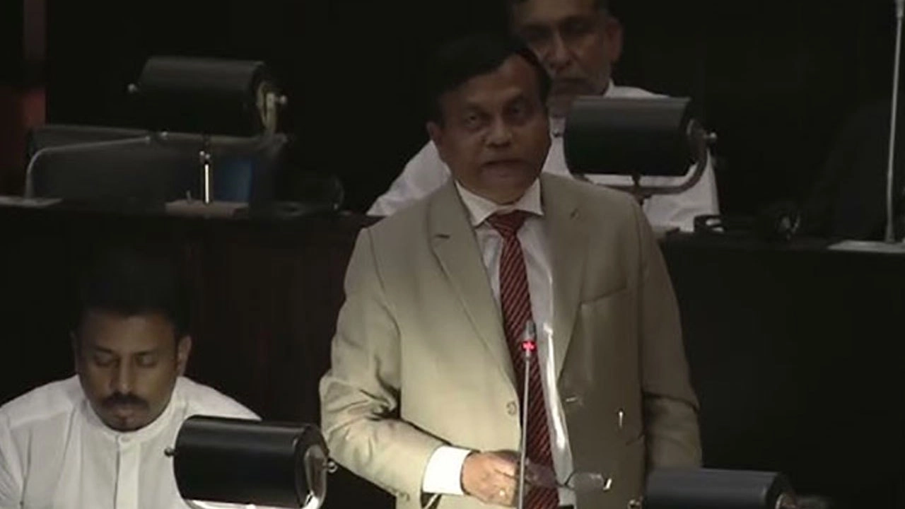 நாடு ஒருவித போர் நிலைக்குள் தள்ளப்பட்டுள்ளது – பிரதி அமைச்சர் சுனில் வட்டகல எச்சரிக்கை!