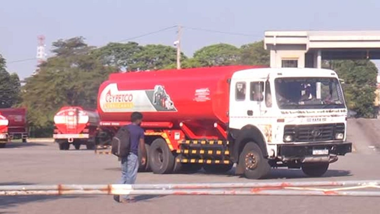 கொலன்னாவ முனையத்திலிருந்து பவுசர்களுக்கு எரிபொருள் விநியோகிக்கப்படவில்லை