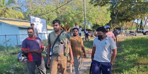 களுவாஞ்சிக்குடி பகுதியில் காட்டு யானை அட்டகாசம் – மக்களை பாதுகாக்கும் நிலையில் மயிரழையில் உயிர் தப்பிய வன ஜீவராசிகள் திணைக்களத்தினர்!