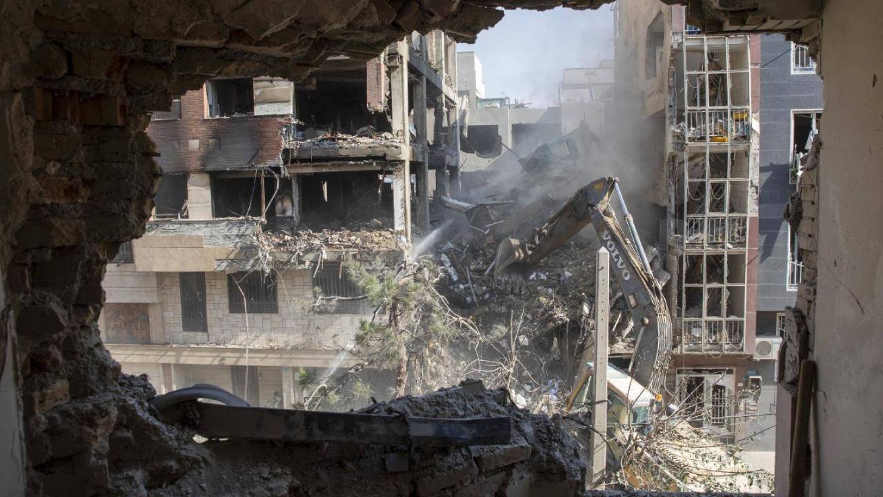 ஈரான் மீது இஸ்ரேல் புதிய தொடர் தாக்குதல்கள்!