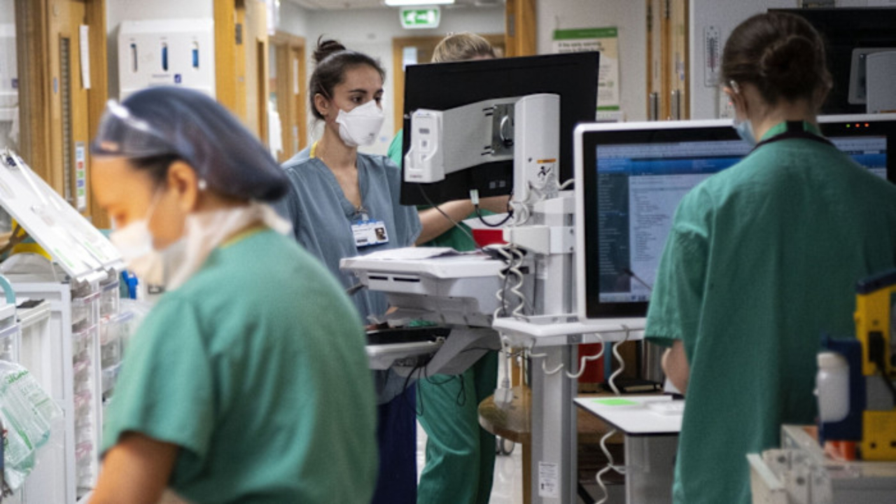 இங்கிலாந்தின் தேசிய சுகாதார சேவையில் இலட்சக்கணக்கான ஊழியர்கள் துன்புறுத்தலுக்குள்ளானதாக தகவல்!